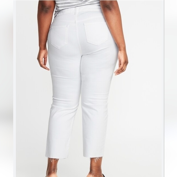 28 - Old Navy | High-Waisted Secret-Slim Tech Power Slim Straight Jeans - Picture 4 of 4